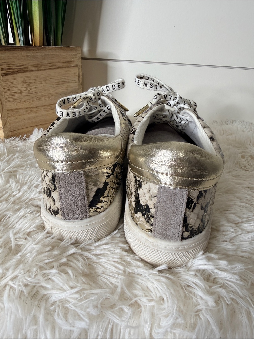 Steve Madden Mirage Suede Snake Print Lace Up Low Top Sneakers Grey Silver Sz 8 - Picture 8 of 9